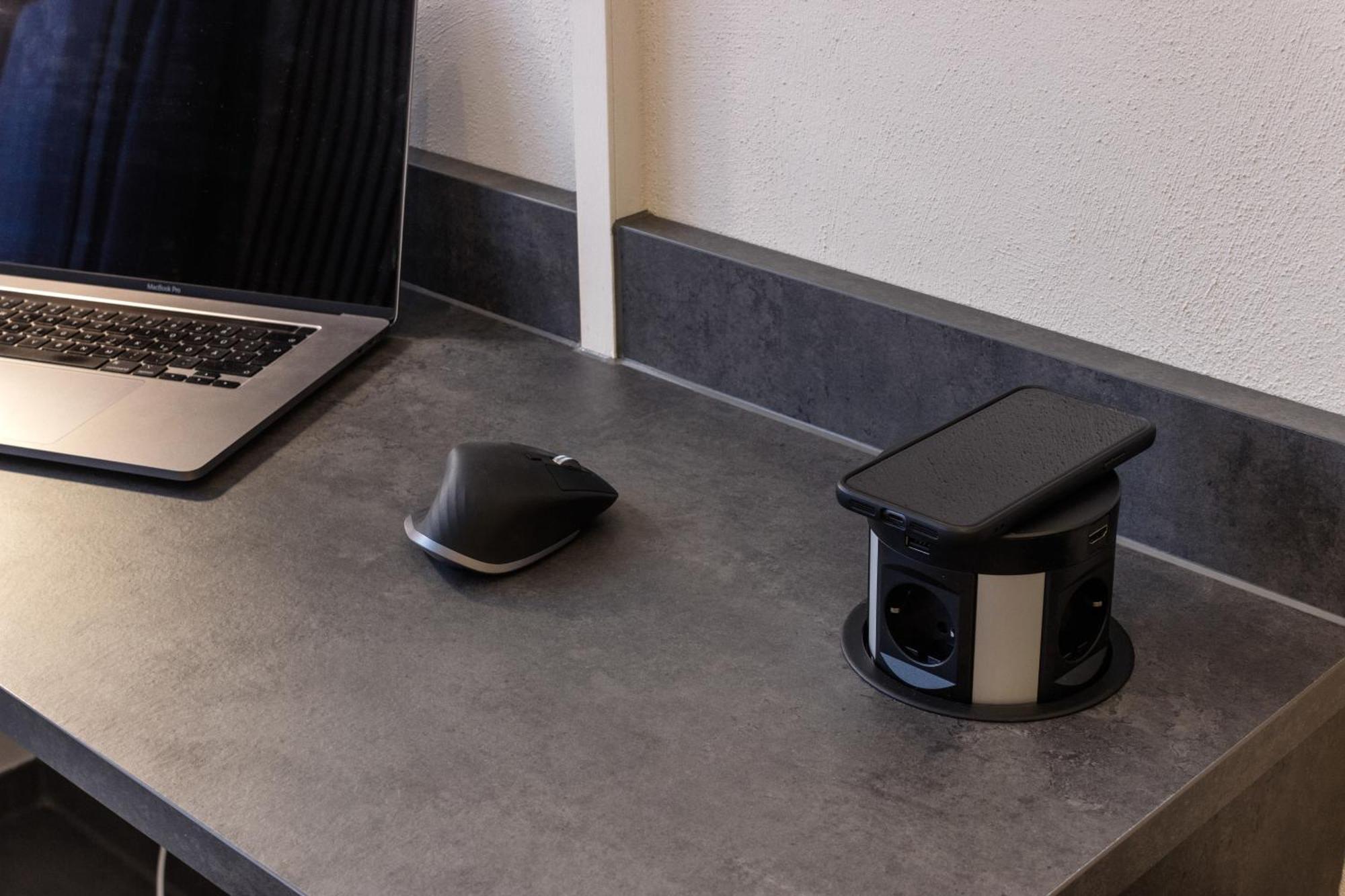 Appartement Fuer 1-2 - Wlan - Parkplatz - Homeoffice Kaiserslautern Ngoại thất bức ảnh